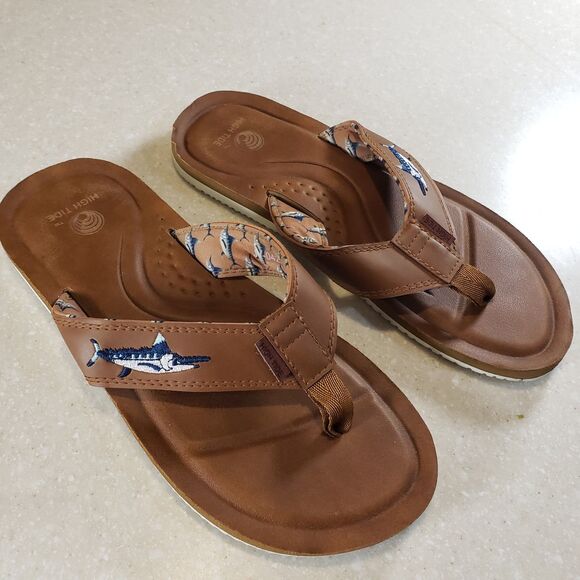 High Tide Men’s Brown Leather Flip Flops Size 8 Shark Print Thong Sandals - Picture 4 of 6